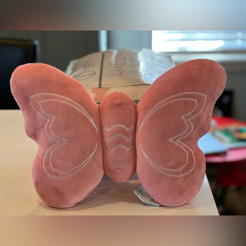 Beddy’s Amelia decorative pillow